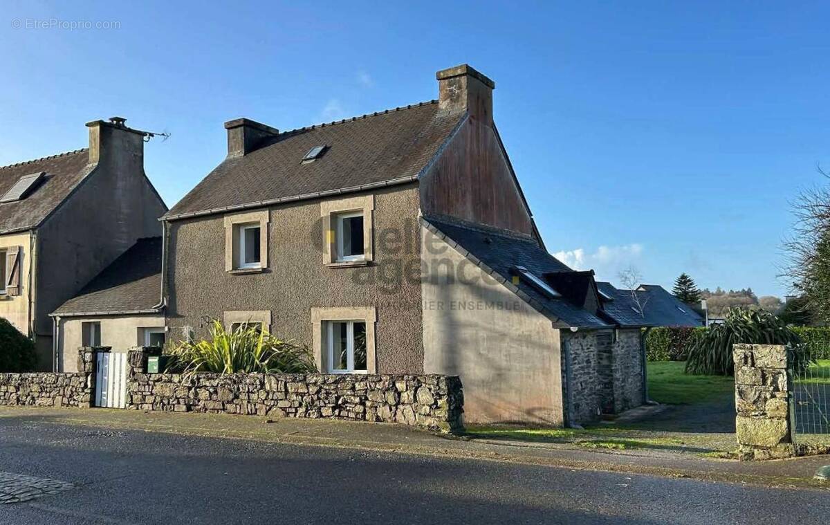 Maison à SAINT-URBAIN