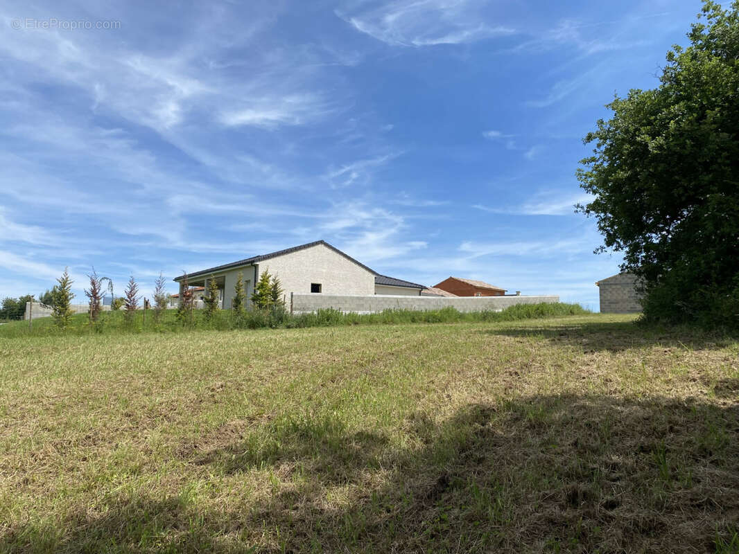 Terrain viabilisé 2100 m2 à FELINES - photo 6
