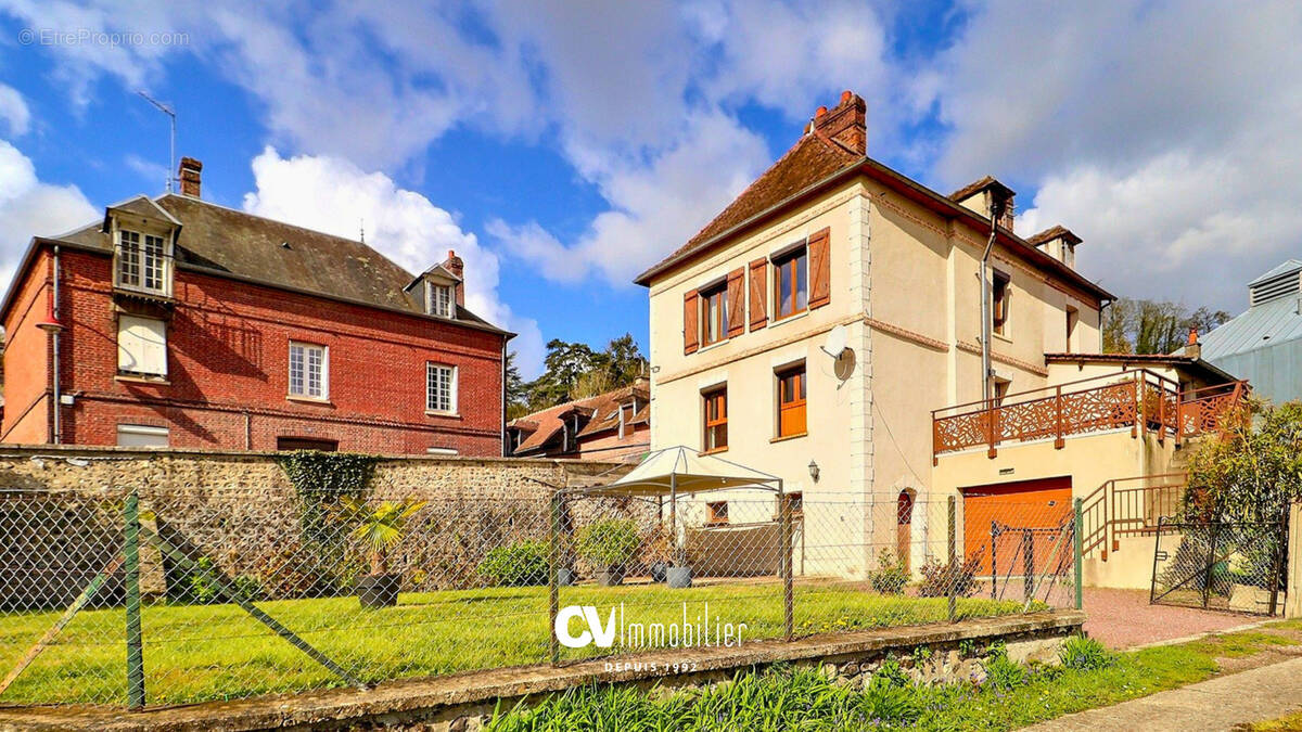 Maison à SAINT-PIERRE-DU-VAUVRAY