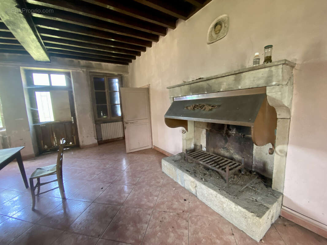 Maison à LURCY-LE-BOURG