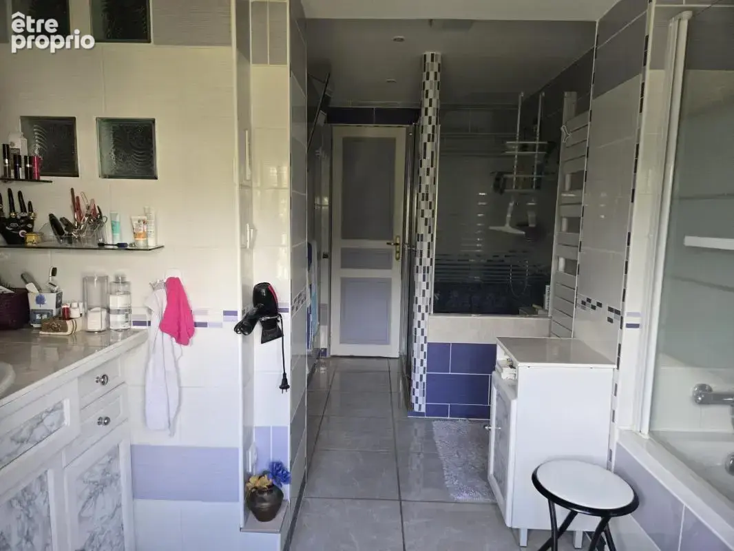 Maison 5 chambres et un bureau centre bourg - photo 8