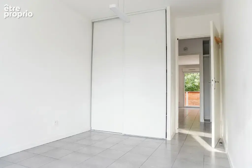 MERIGNAC ARLAC - Superbe T3 (63m2) ouvrant sur Parc Tenet avec grand Balcon + 1 Garage et 1 Parking - photo 10