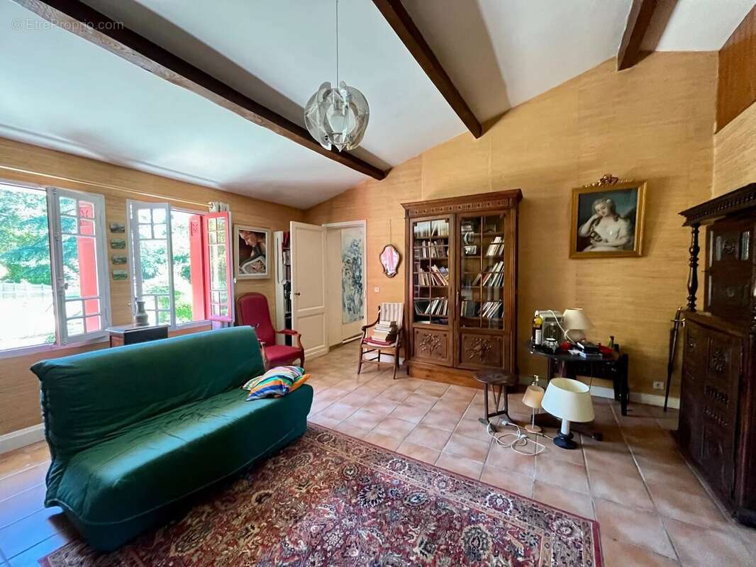 Maison à SAINT-MORILLON