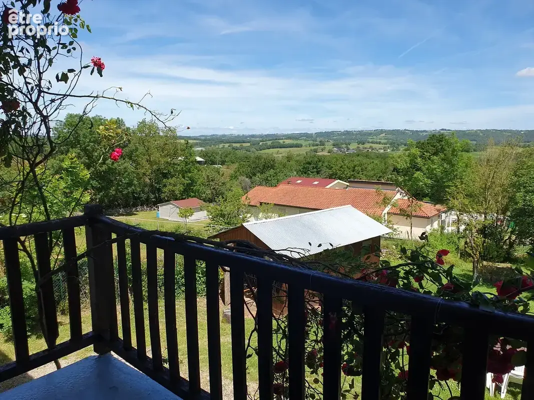 Maison familiale avec appartement indépendant sur 2157m2 de terrain - photo 18