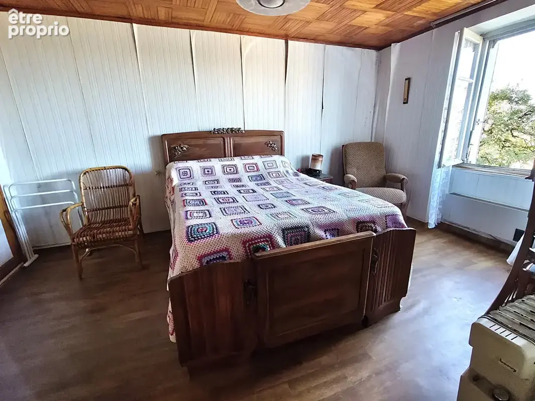 Maison en pierres avec grange et terrain arboré - photo 6