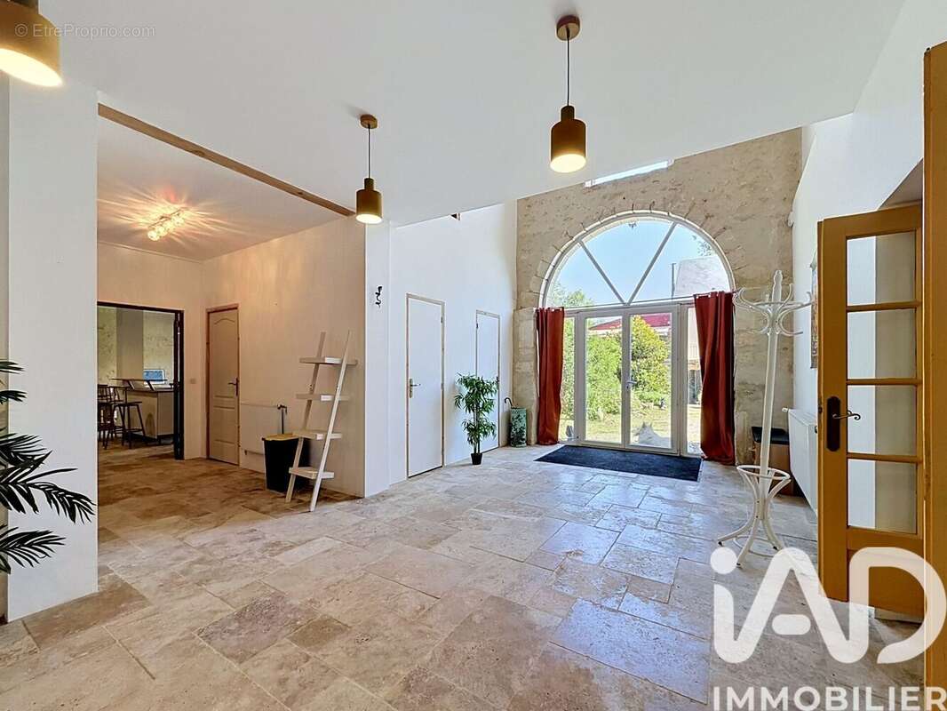 Maison 655 m² à Argenton-Sur-Creuse  - photo 4