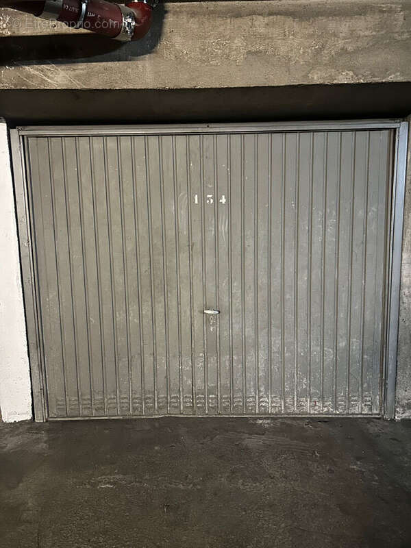 Parking à PARIS-18E