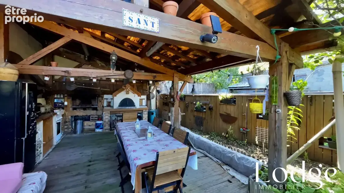 Photo Appartement à Saint-Martin-De-Queyrieres au prix de 249 000€