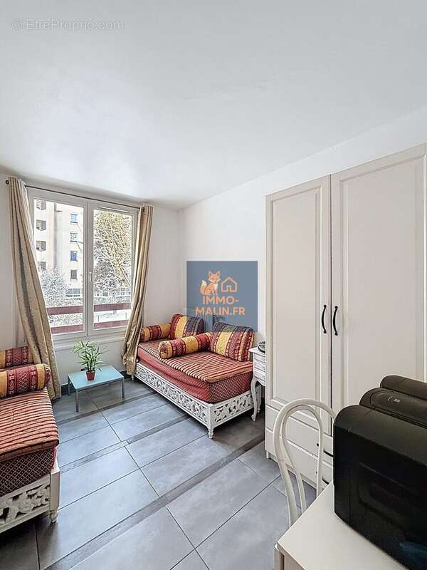 Chambre 2 - Appartement à CRETEIL