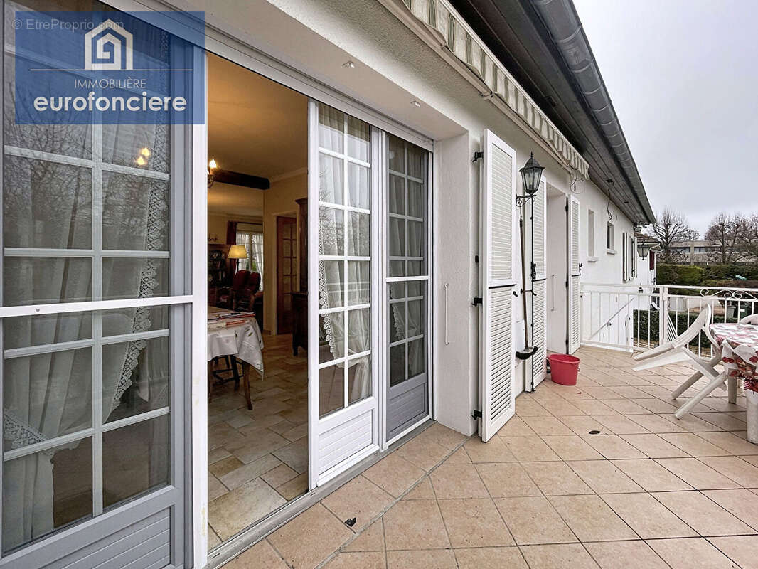 Maison à SAINT-JULIEN-LES-VILLAS