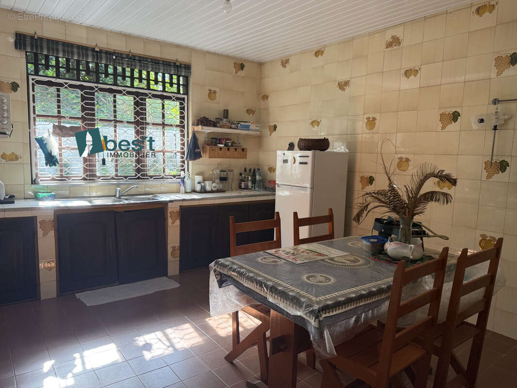 A matoury bourg villa d'exception idealement situee sur une parcelle de 1365 m2 - photo 4