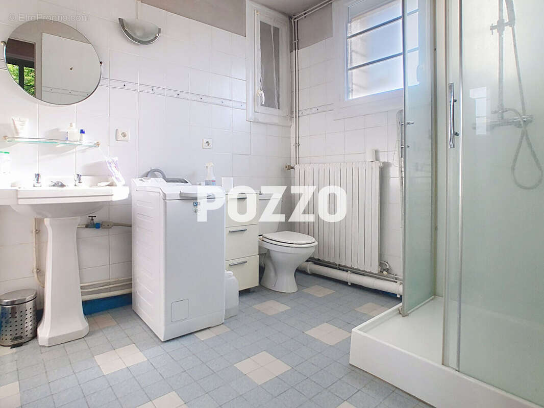 Maison - type 5 -  Geffosses - 3 chambres - dépendances - proche mer et plage - 144 m² - terrain de 2875 m² - photo 8