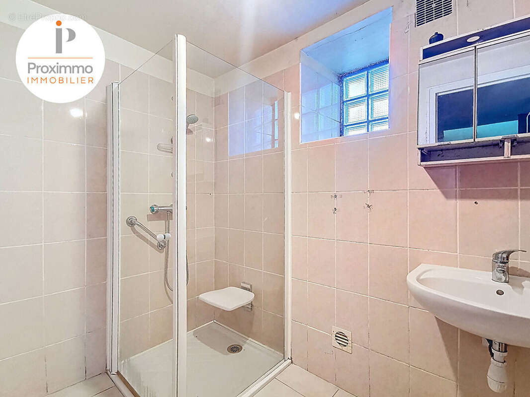 Maison a renover avec beau potentiel - photo 7