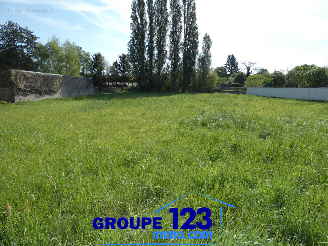 Terrain à EPINEAU-LES-VOVES