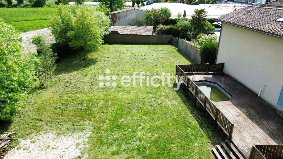 Maison 180 m² à Aubeterre-Sur-Dronne  - photo 7