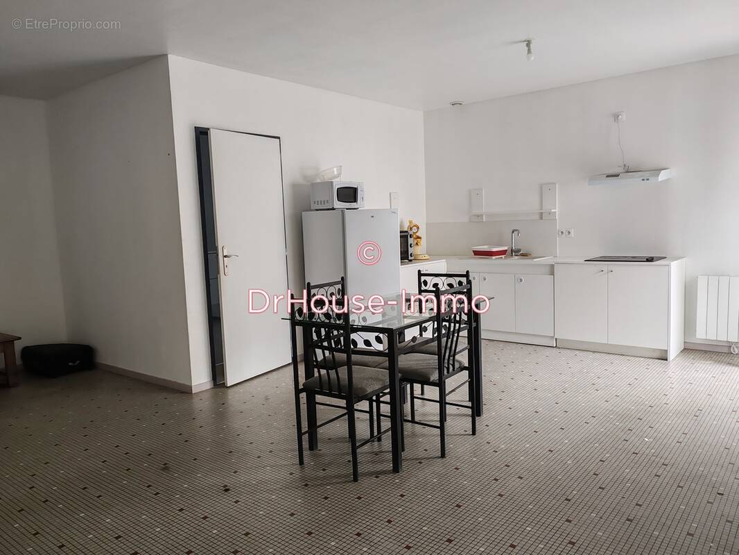 Maison à CHAMPAGNE-LES-MARAIS