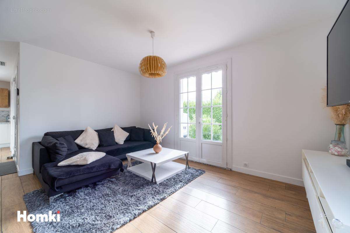 Maison à BRUGUIERES