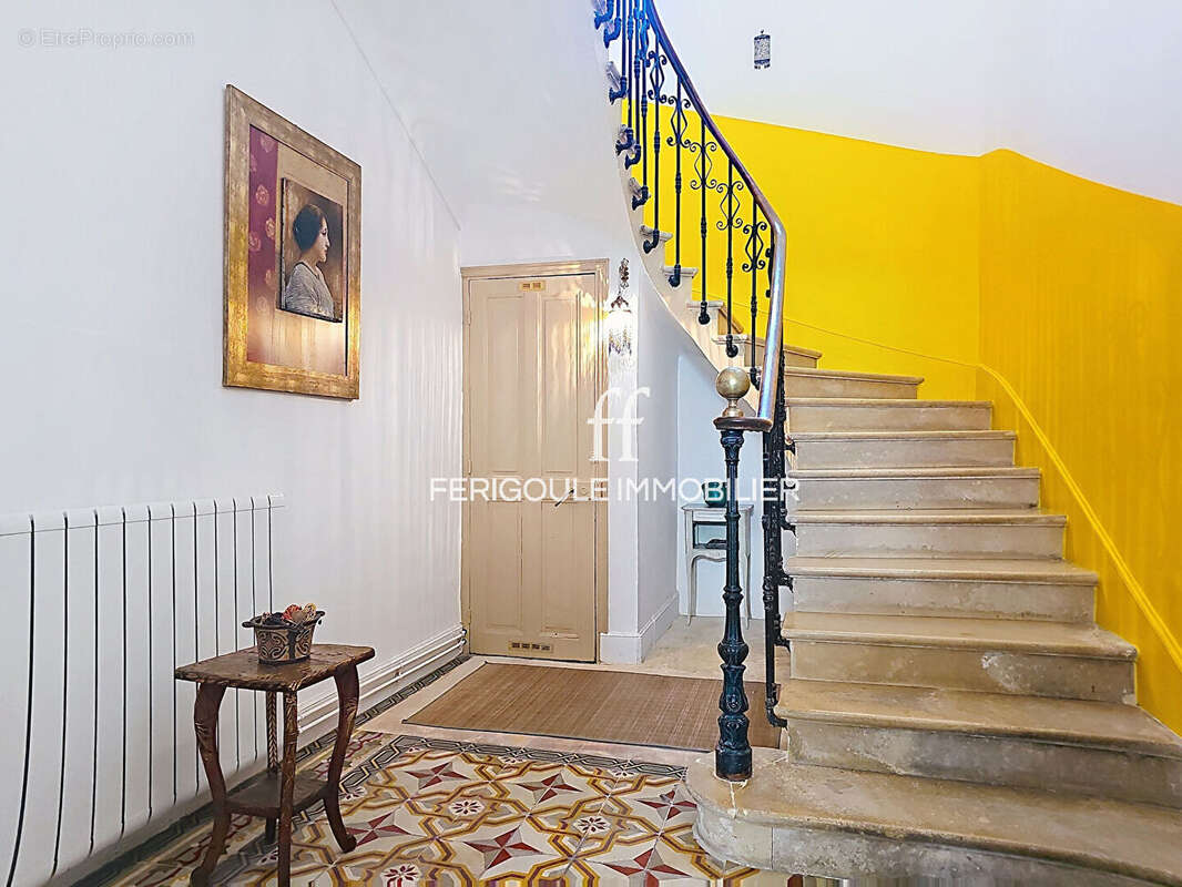 Avignon intra muros. Élégante demeure bourgeoise de caractère de 232 m² avec terrasse intimiste - photo 11
