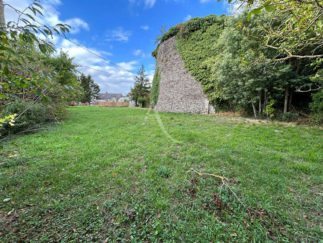Terrain à LA POMMERAYE