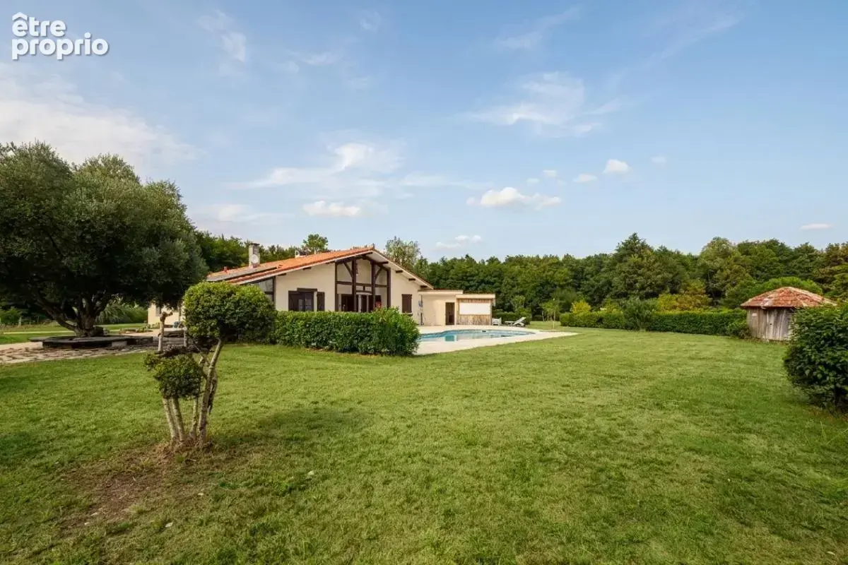 Maison 5 pièces 167 m² · à Le Leuy · 167 m² · 399 000 €