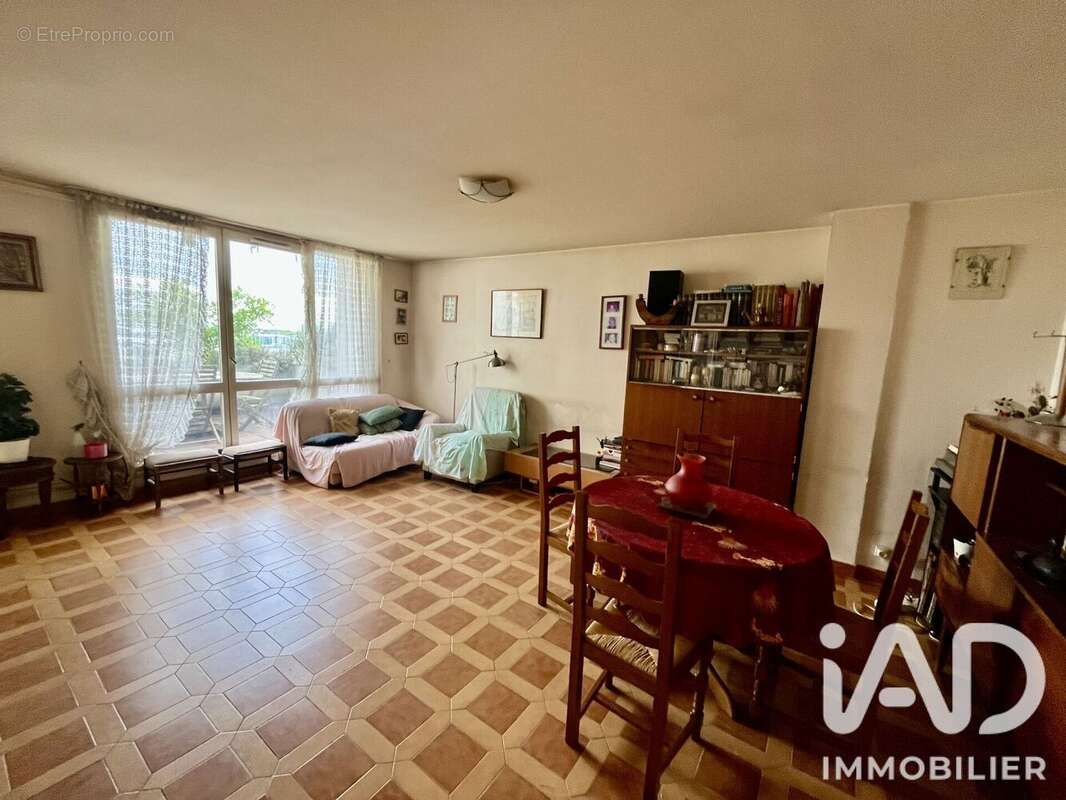 Appartement 81 m² à Evry  - photo 2