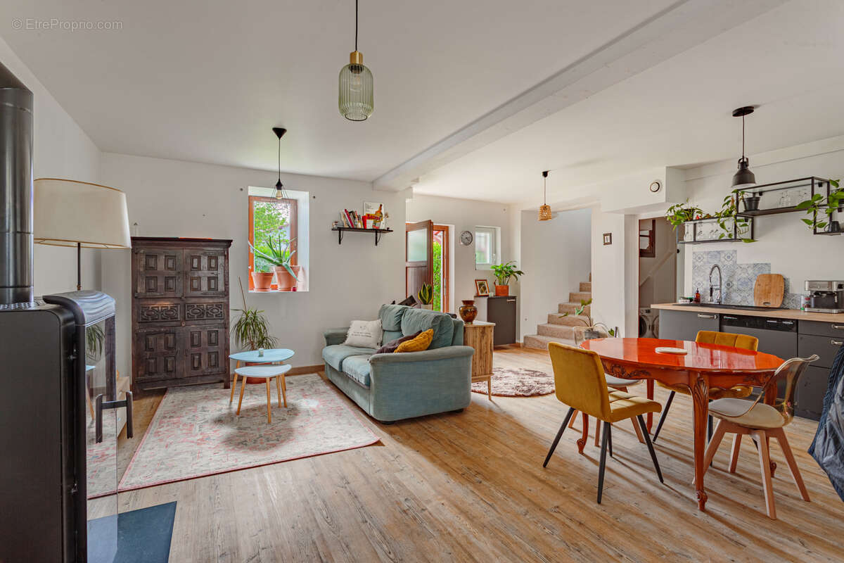 Maison mitoyenne T4 avec jardin et garage - photo 2