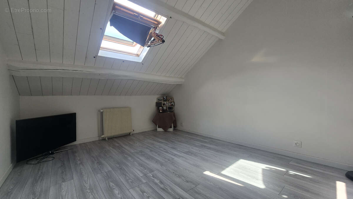 Limours centre ville - 3/4 pieces de 94.30m2 au sol - 2 chambres + cave - photo 8