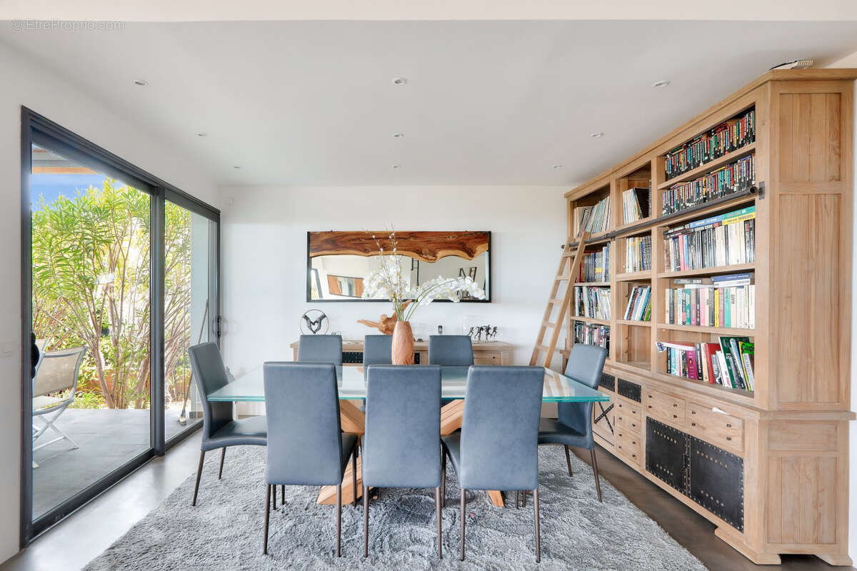 Maison à SAINT-LAURENT-DU-VAR