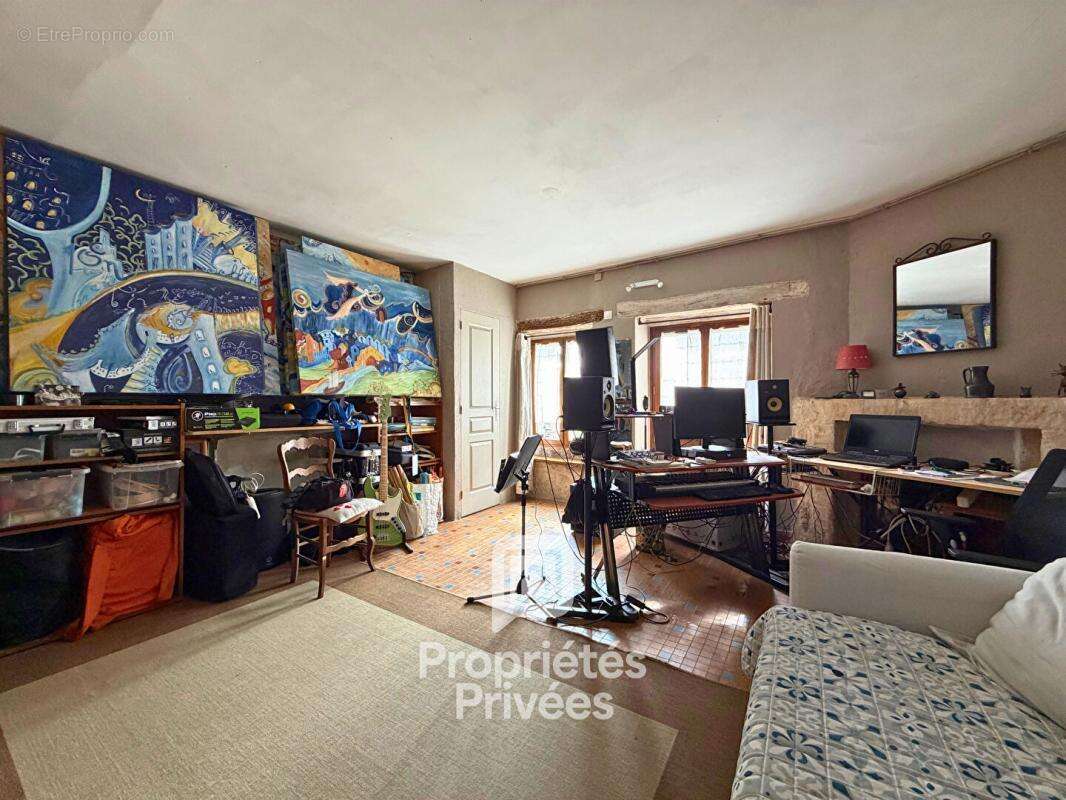 À vendre à azay-le-rideau (37190) : propriété de 236 m2 avec deux maisons - photo 9