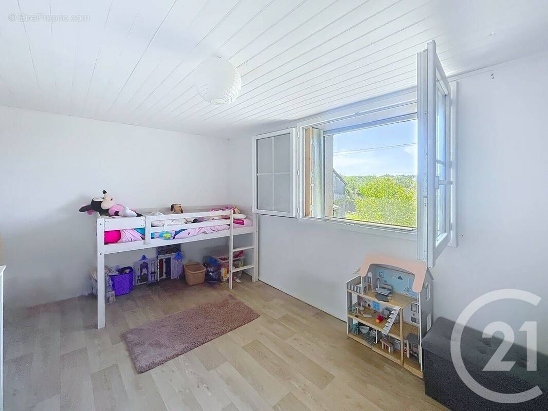 Maison 120 m² à Saint-Adjutory  - photo 3