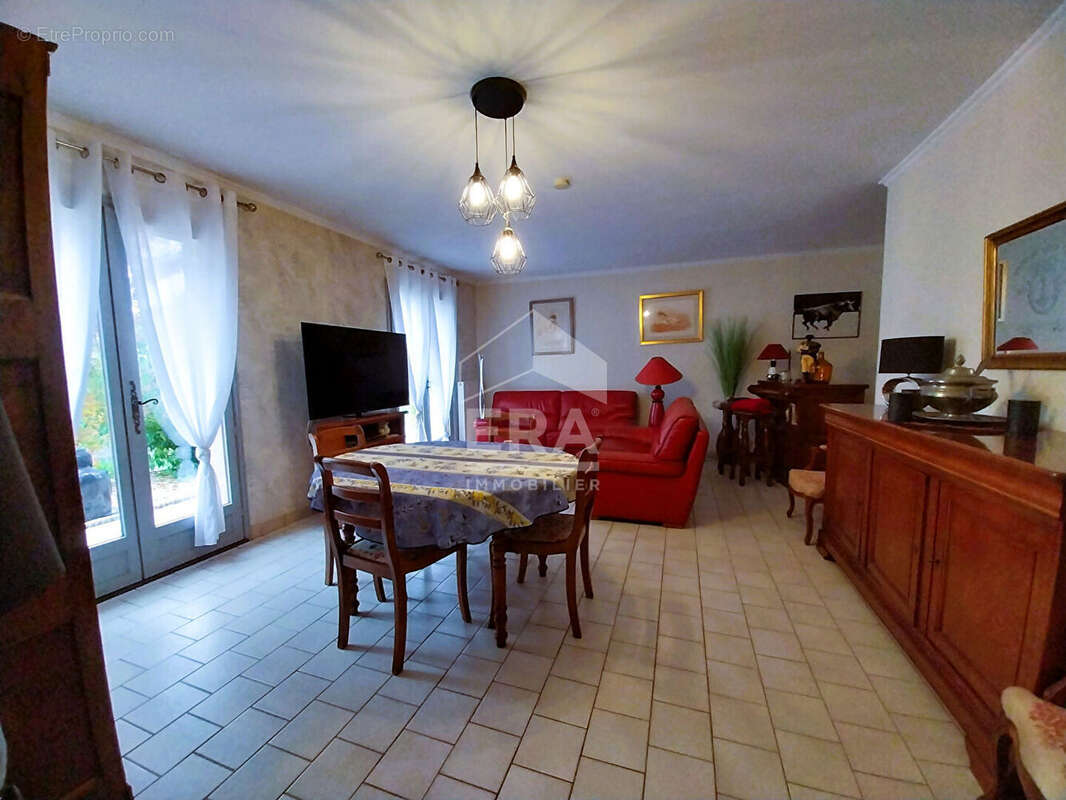 Maison à FOUGUEYROLLES
