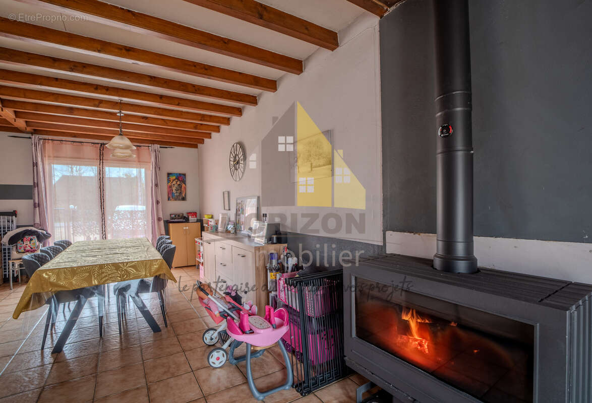 Maison à COMMENAILLES