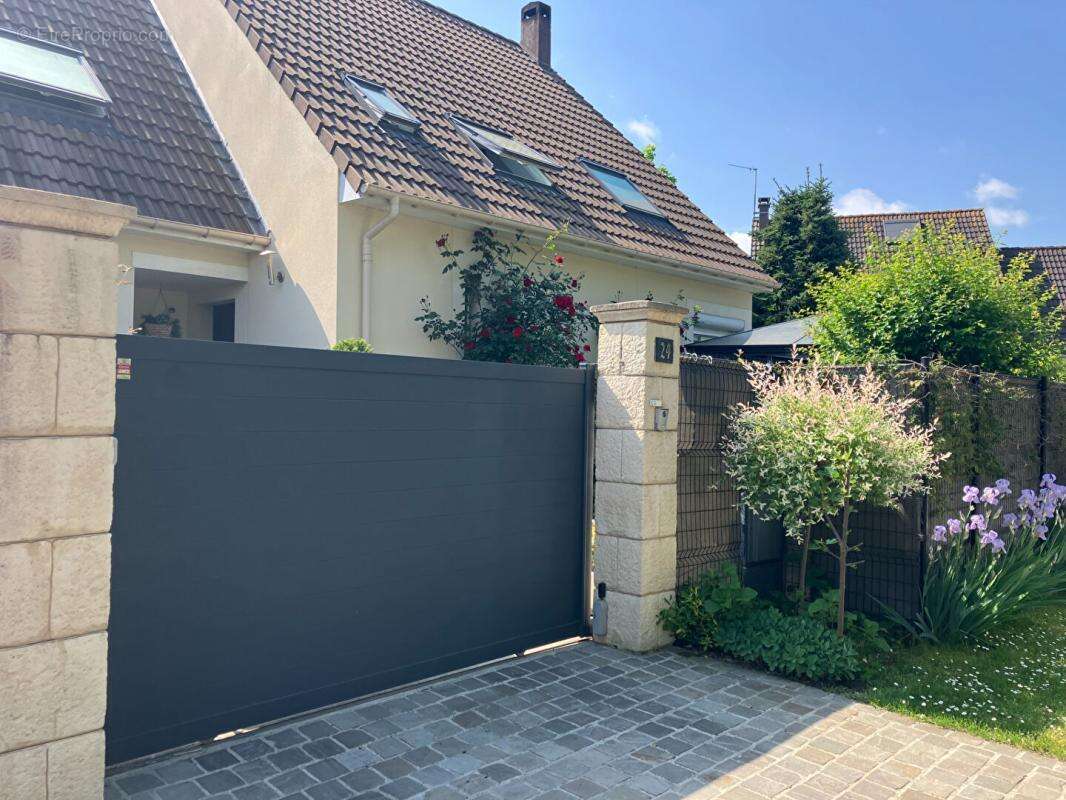 Maison à VERNEUIL-SUR-SEINE