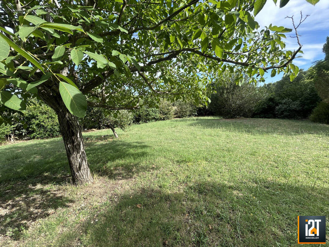 Terrain à LA ROUVIERE