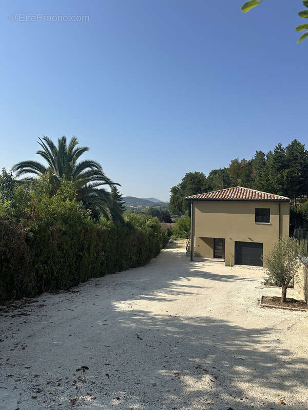 Maison à MONTBOUCHER-SUR-JABRON
