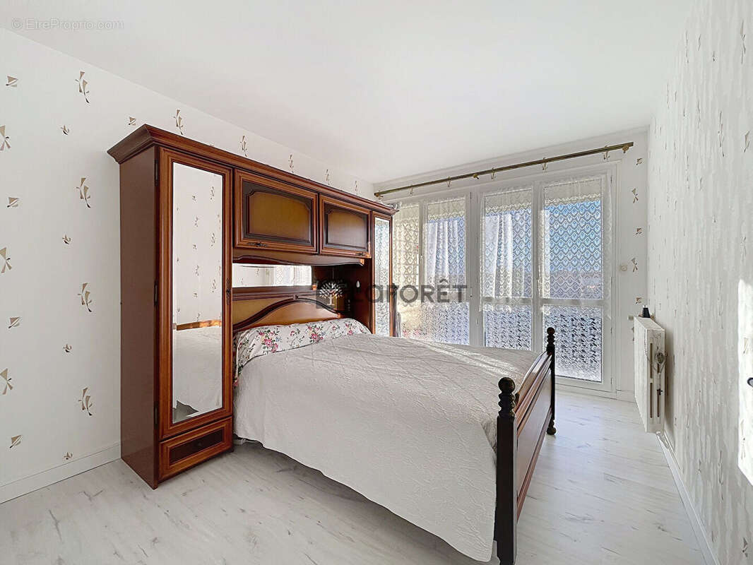 Appartement à SAINT-ETIENNE-DU-ROUVRAY