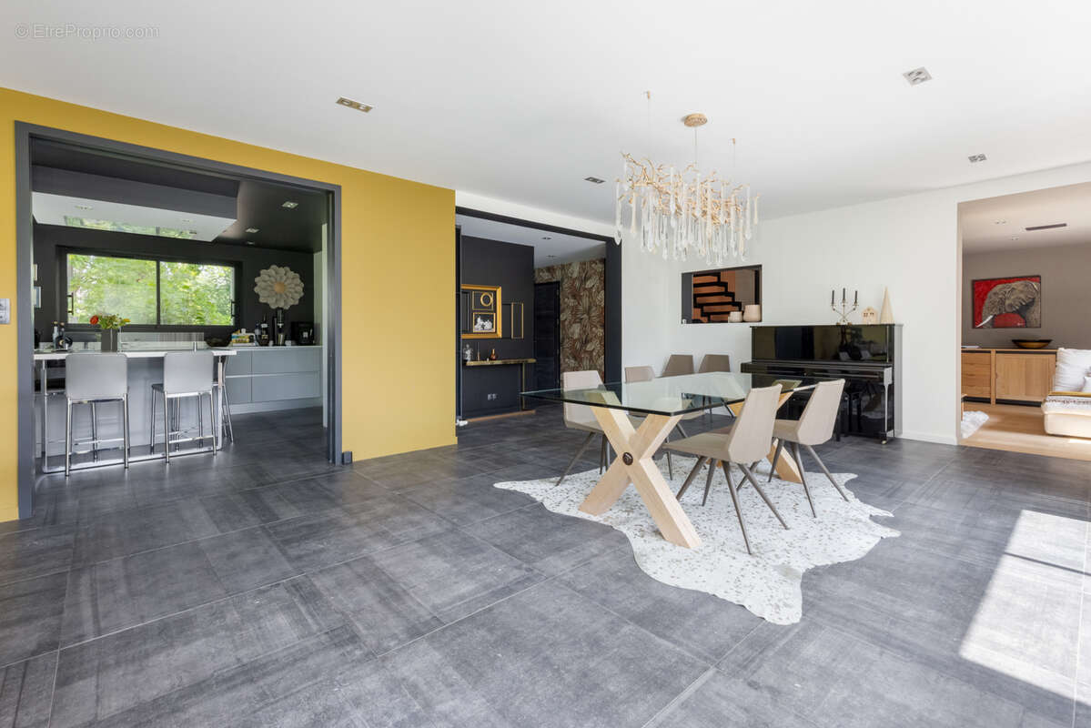 Magnifique Maison contemporaine à PACE, située dans le secteur résidentiel très prisé de Beausoleil - photo 4