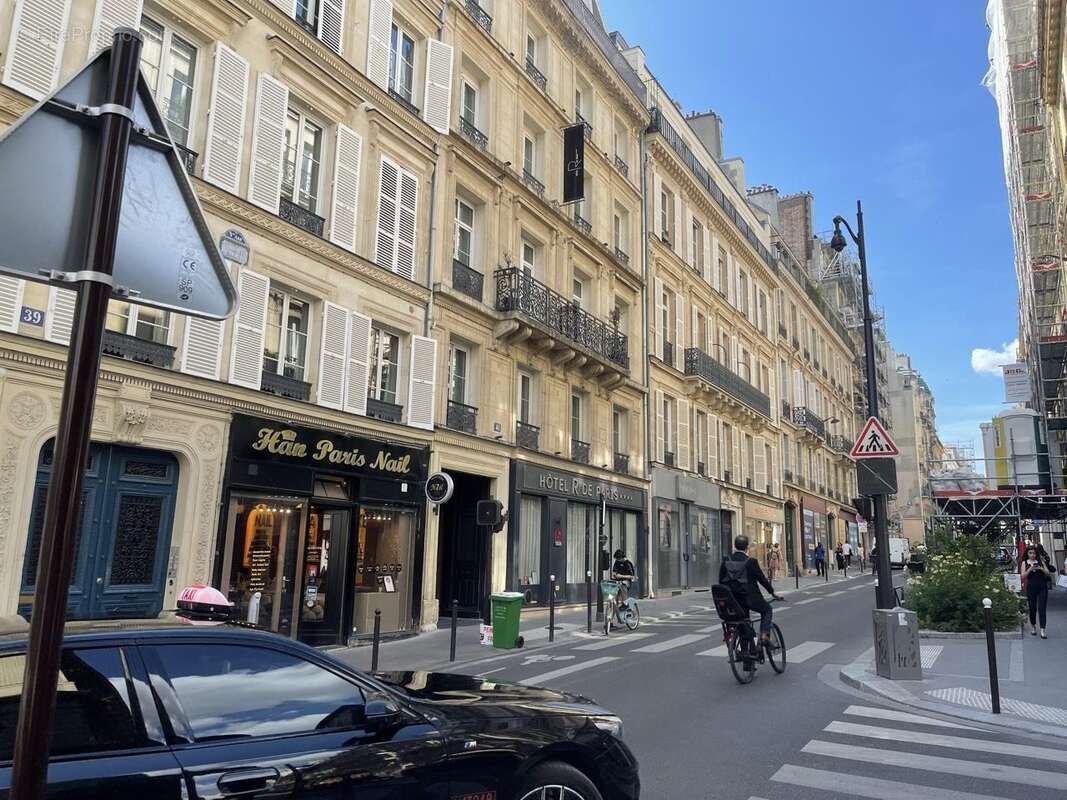 Autre à PARIS-9E