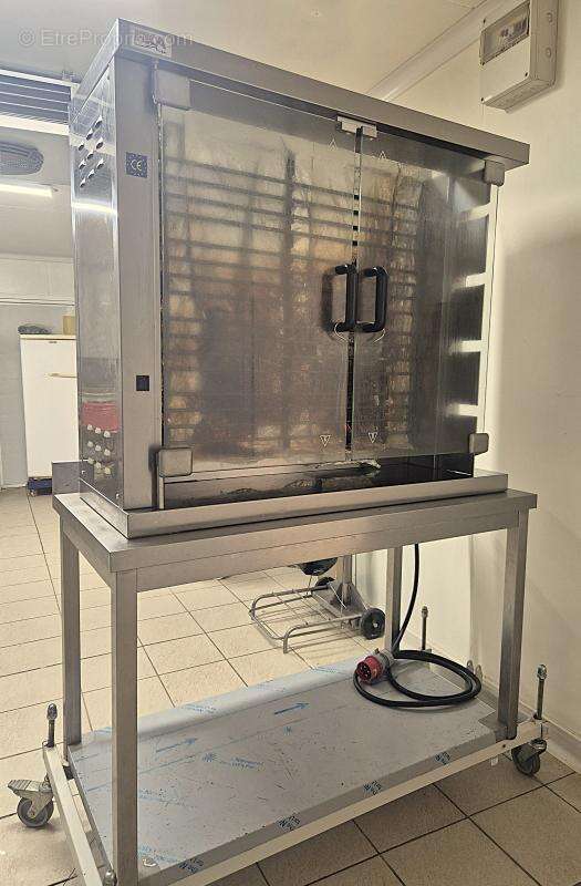 Commerce à SAINT-ROMAIN-DE-BENET