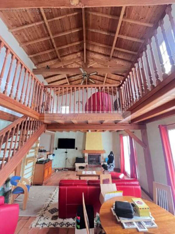 Maison à GENSAC-LA-PALLUE