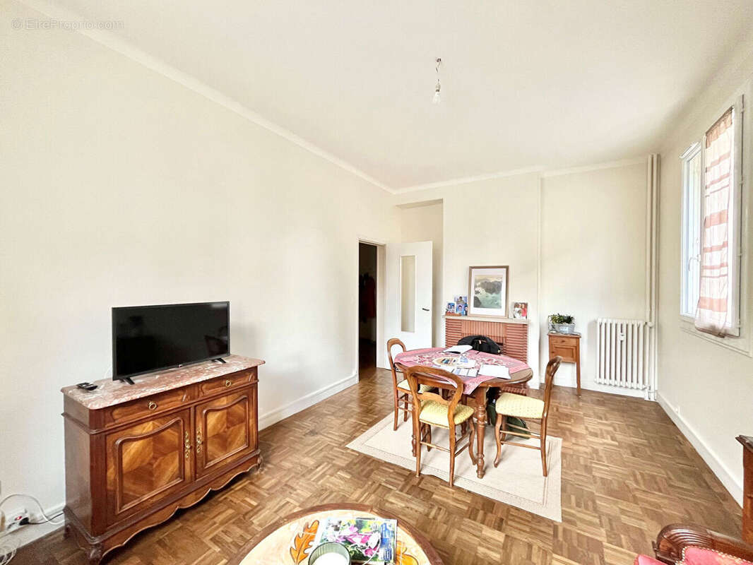 A VENDRE appartement loué à Caen 2 pièce(s) 55.18 m2 - Lumineux - quartier prisé - grand salon séjour - photo 3