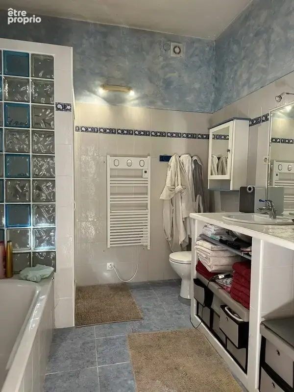 Villa 5 pièces de 128 m2 avec très grande terrasse, parking et terrains. - photo 20