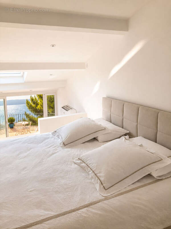A Saint-Mandrier-sur-Mer (83430) ,Quartier Pin Rolland  DUPLEX 2  pièce(s) 44 m2 + vue mer + Parking - photo 5
