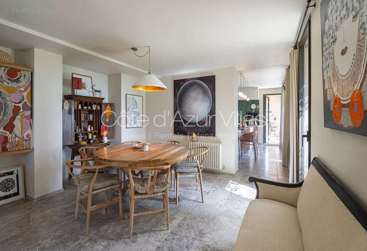 Maison à CHATEAUNEUF-GRASSE