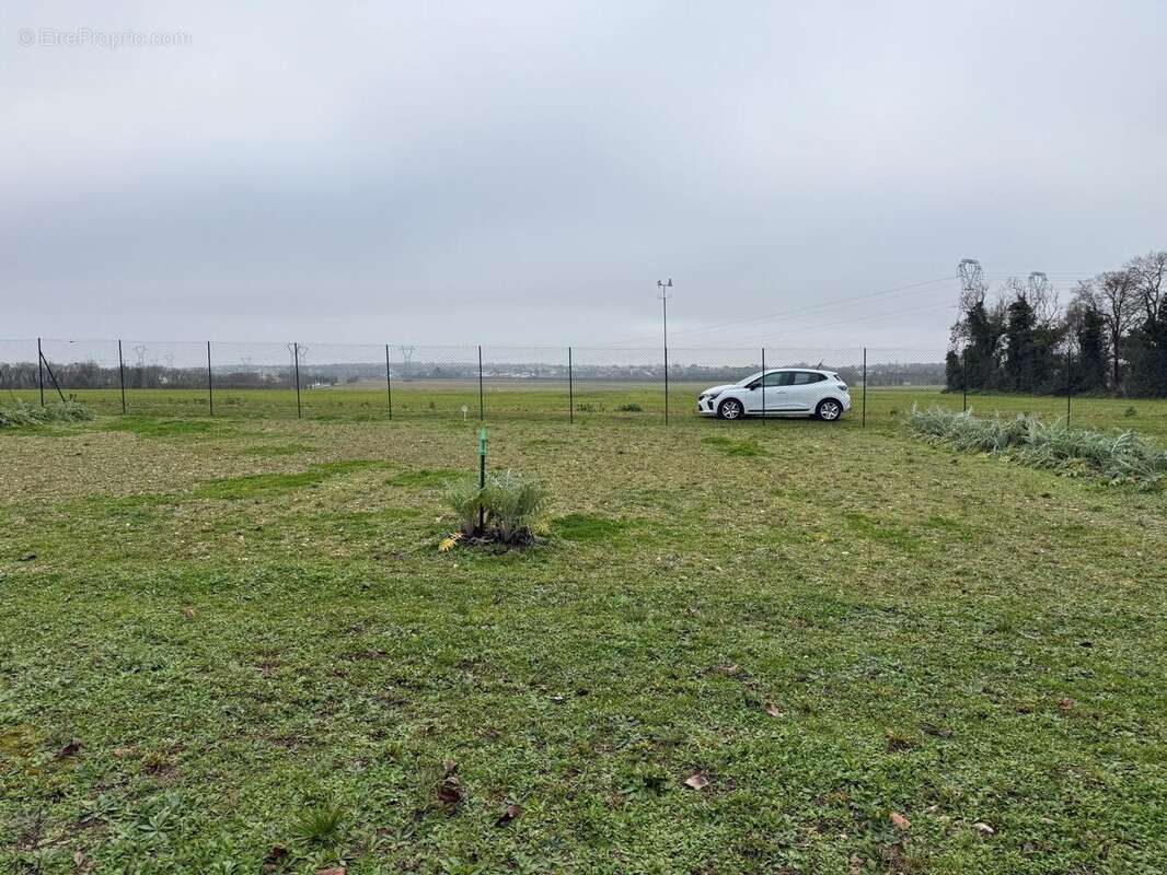 Photo 3 - Terrain à LA JARRIE