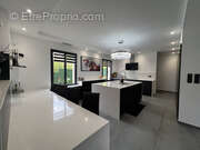 Maison à SAINT-LAURENT-DU-PAPE