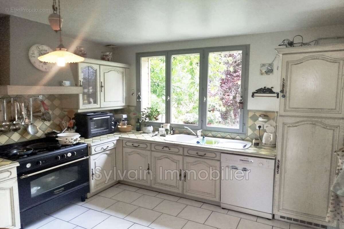Maison 307 m² à Neufchatel-En-Bray  - photo 3