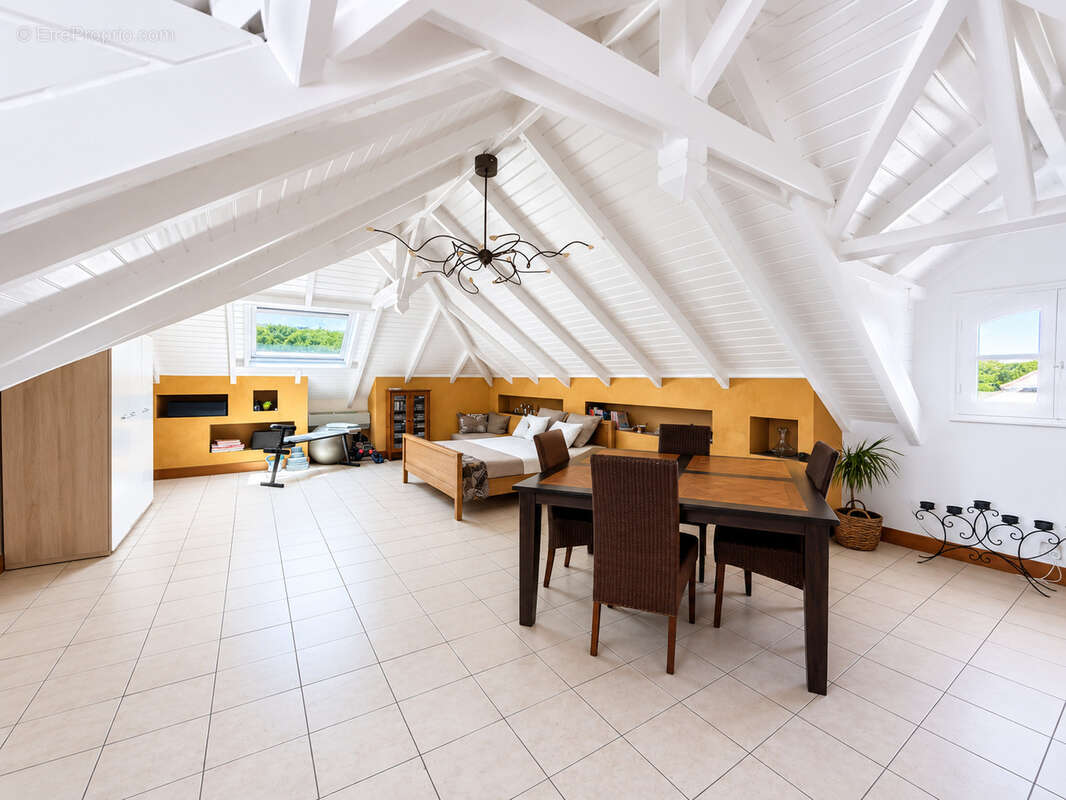 Exclusivité   coup de cœur  villa f5 de 161m2 avec piscine et jacuzzi à la grippière, petit-bourg - photo 6