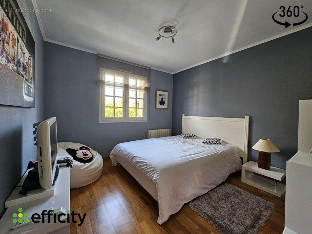 Maison à LA CHAPELLE-DES-FOUGERETZ