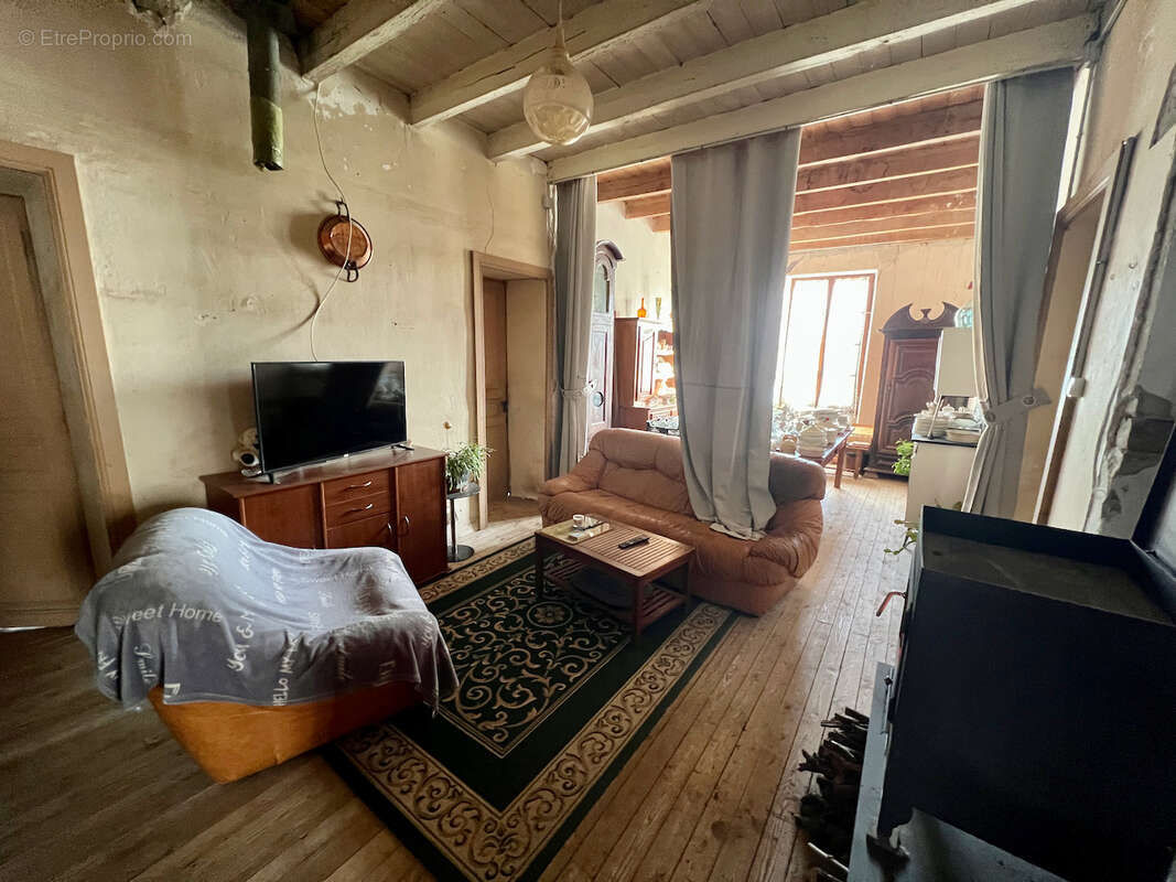 Propriété en pierres avec vue panoramique d'environ 186m2 avec grange de 440 m² et dépendances. Campagne du Lot-et-Garonne. Au c - photo 5